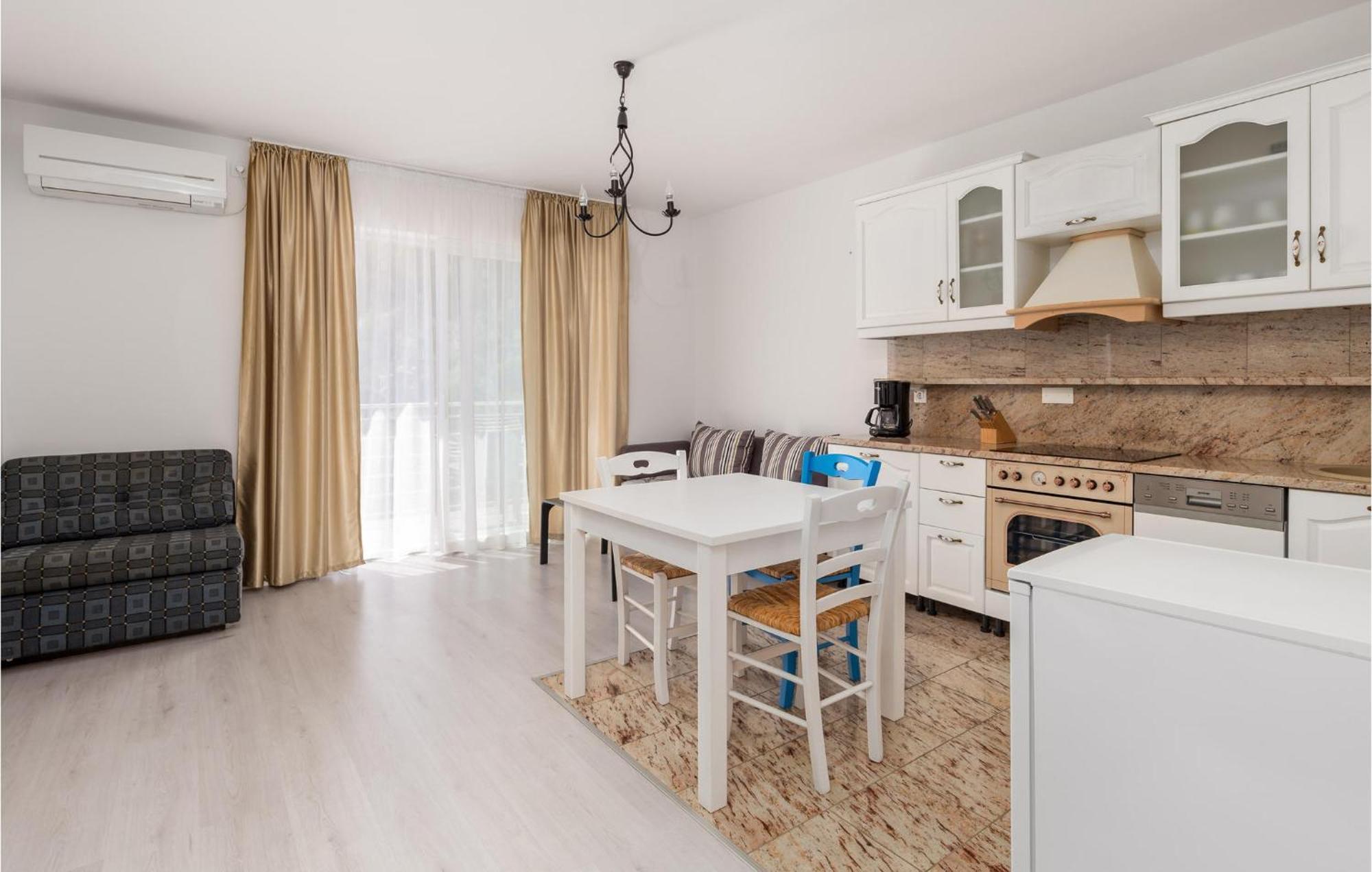 1 Bedroom Gorgeous Apartment In Mošćenička Draga Eksteriør bilde